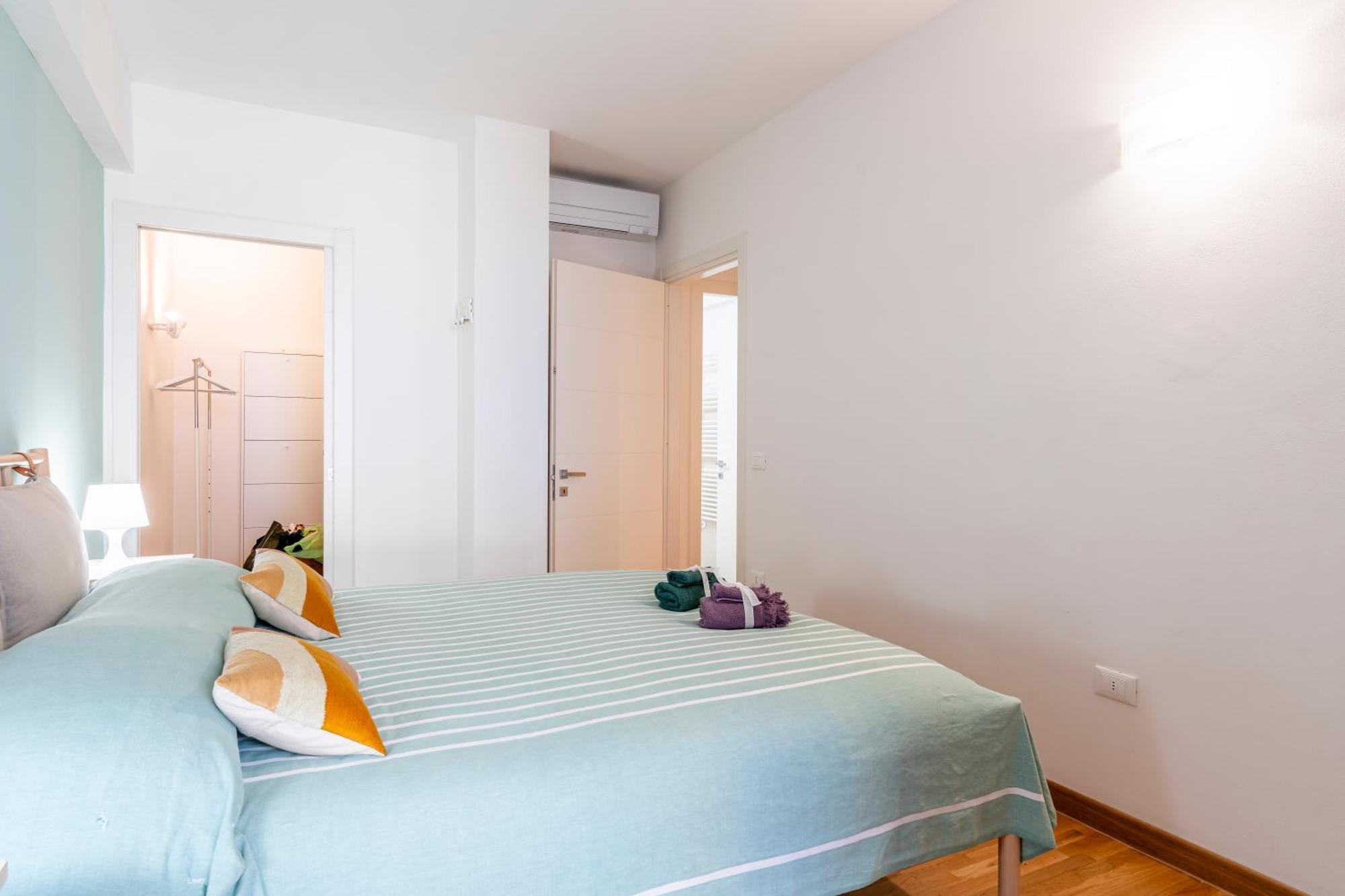Piazza Cavallotti & Mercato Centrale Apartment! Livorno Luaran gambar