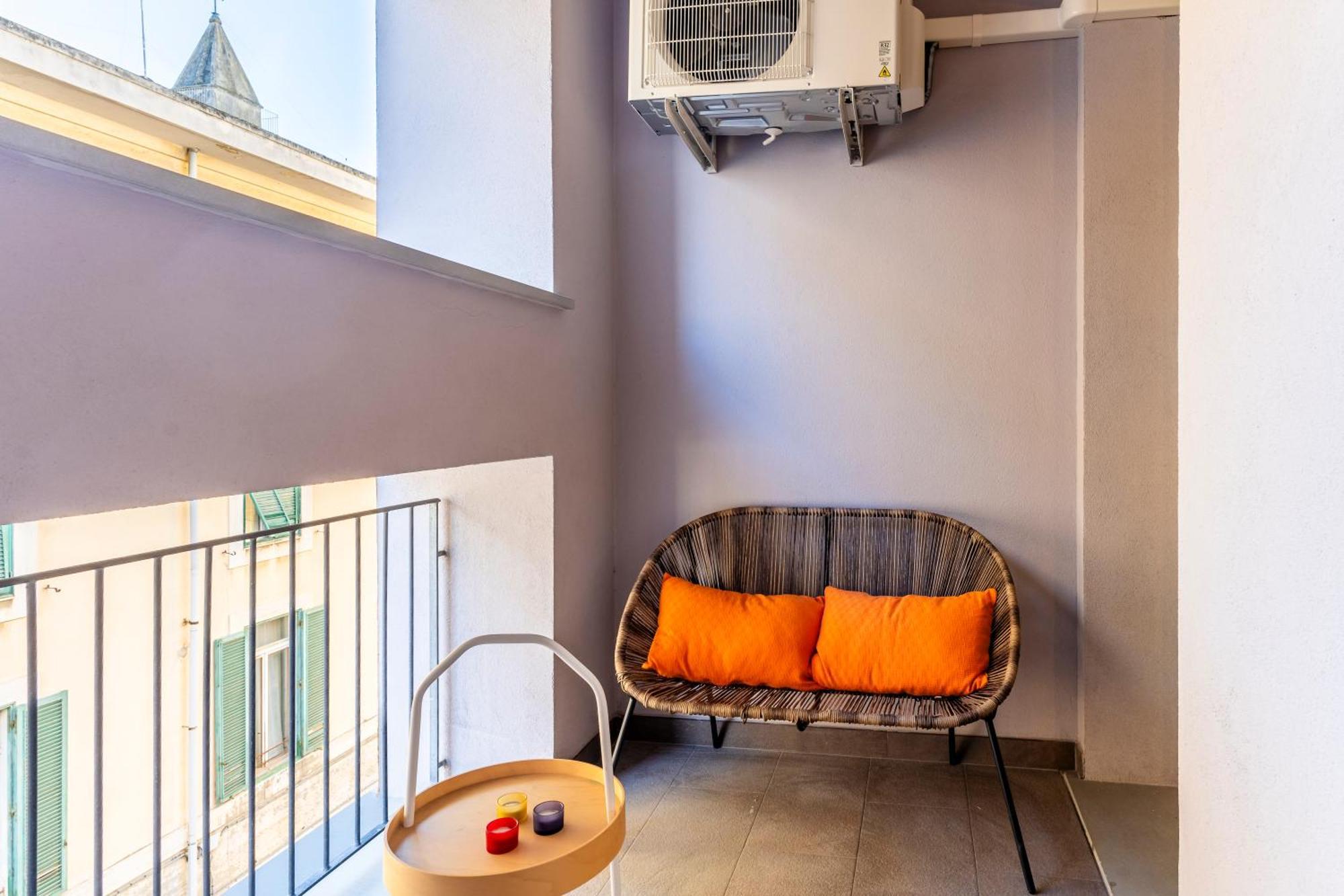 Piazza Cavallotti & Mercato Centrale Apartment! Livorno Luaran gambar